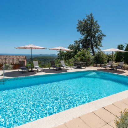 piscine meublé de tourisme